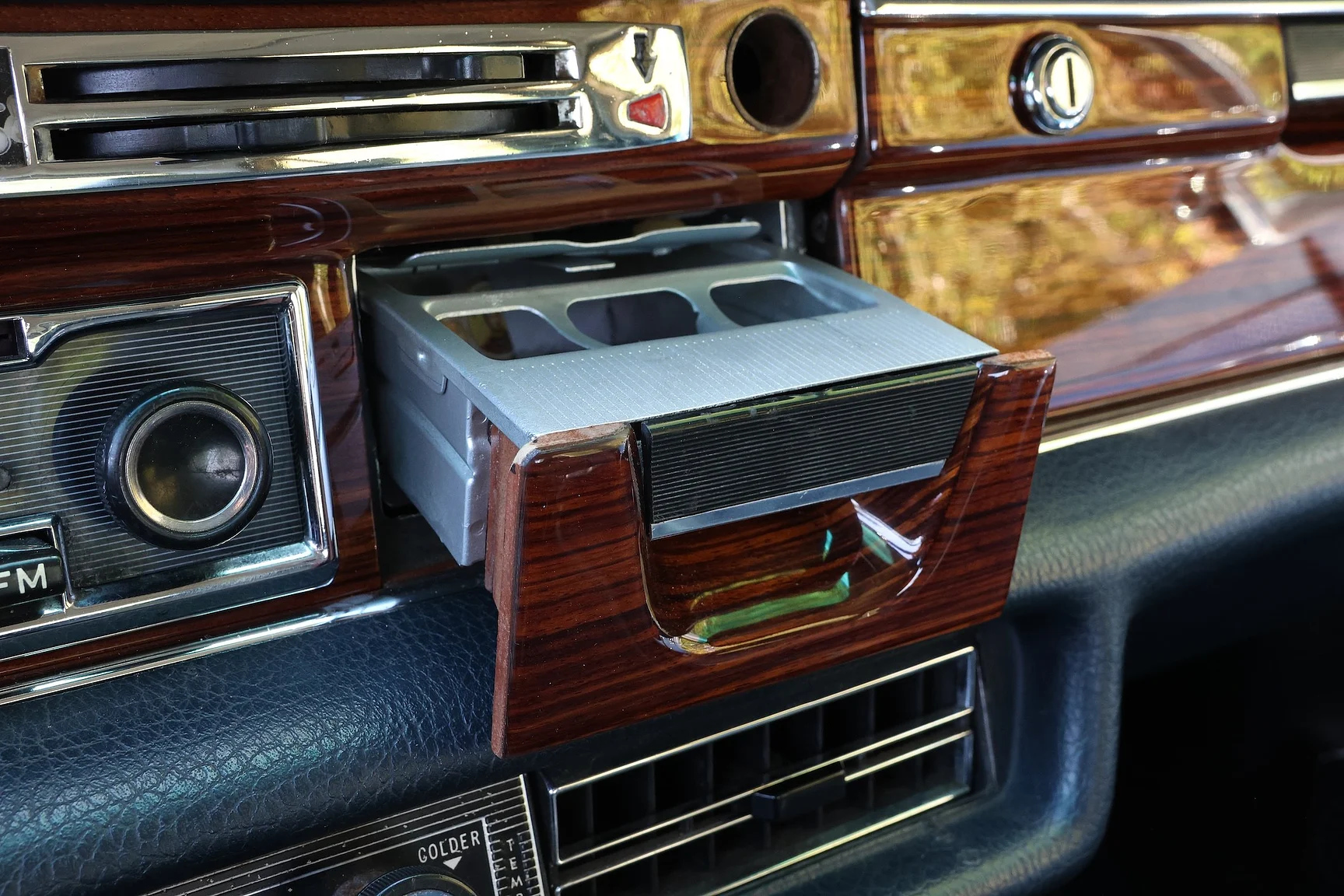 Interior image of 1972 Mercedes-Benz 280 SE 4.5  (54)