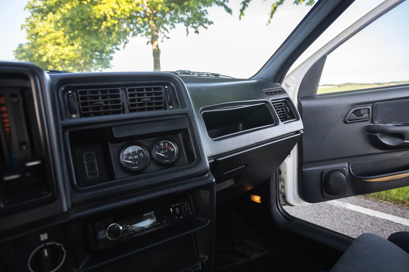 Innenraumfoto von 1991 Ford Sierra Cosworth 4x4 (25)