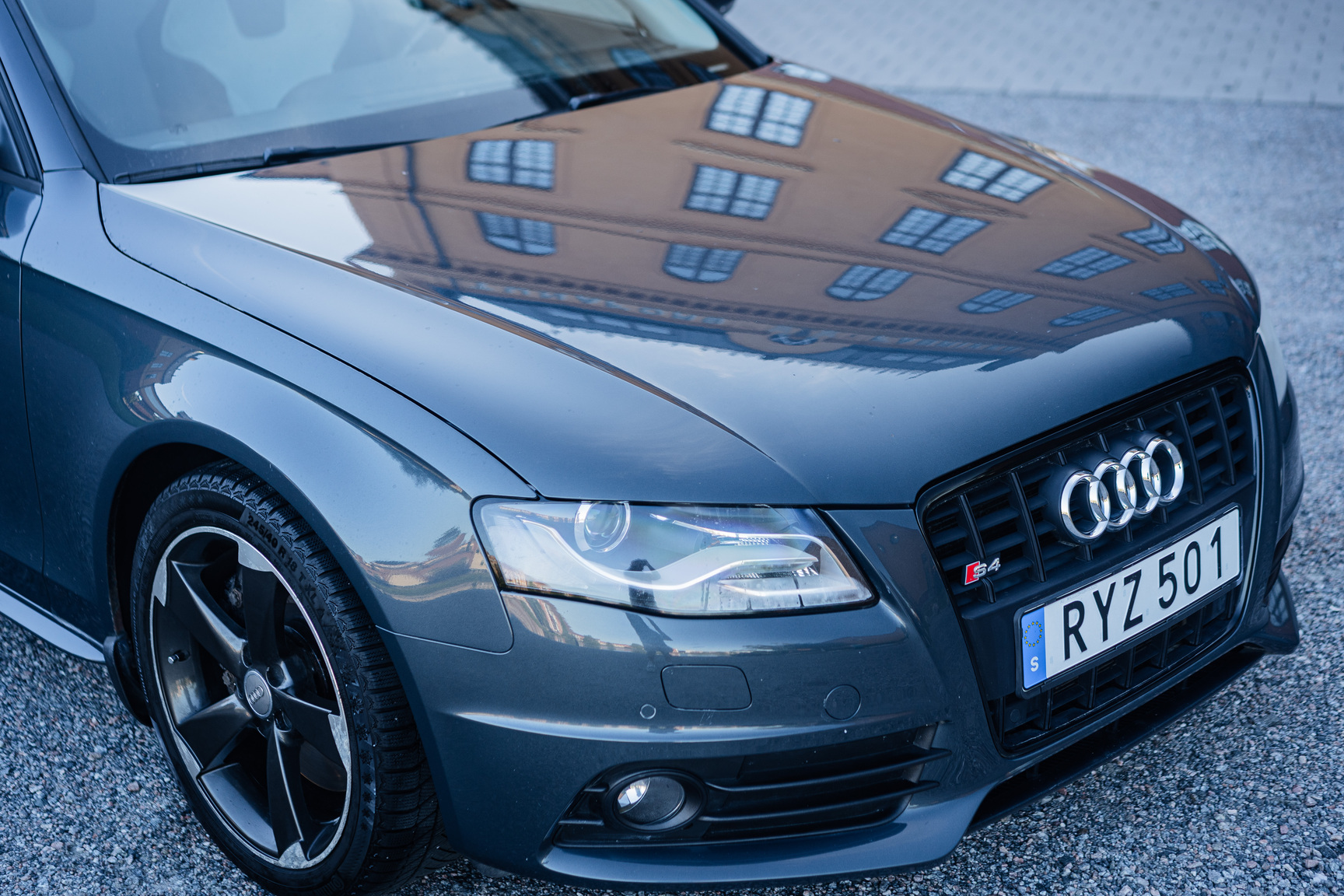 Exterior image of 2011 Audi S4 (12)