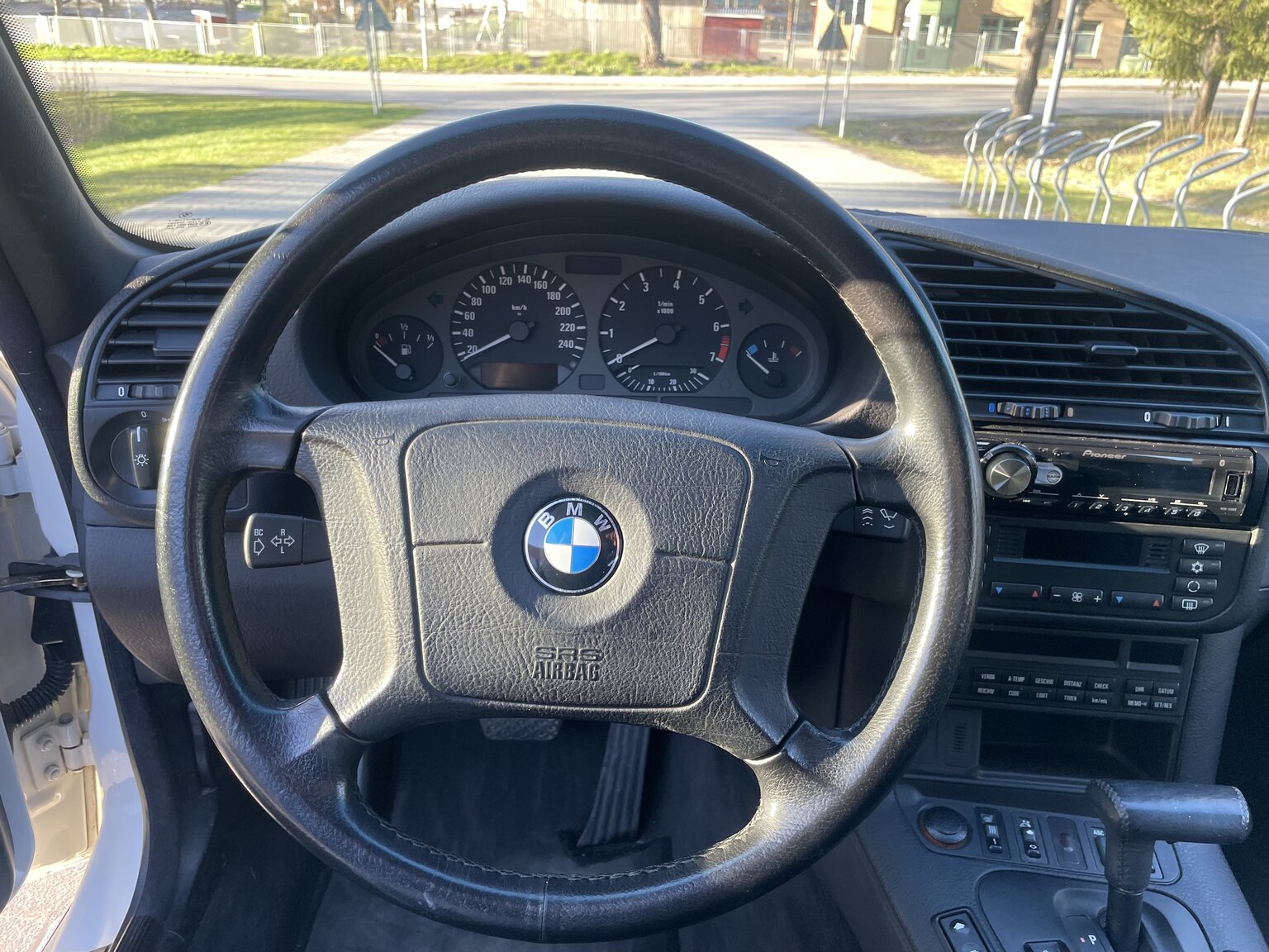 Innenraumfoto von 1995 BMW 328 iA Convertible