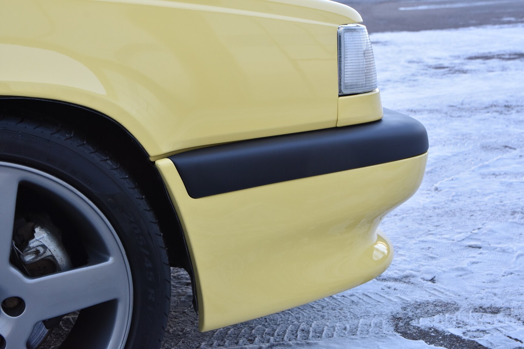Exterior image of 1995 Volvo 850 T-5R Kombi