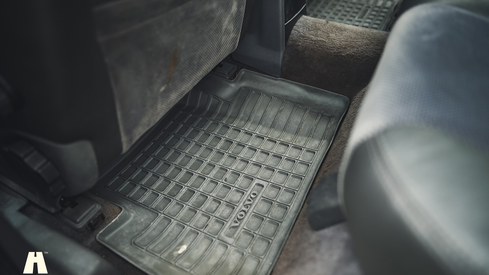 Interior image of 1997 Volvo 945 