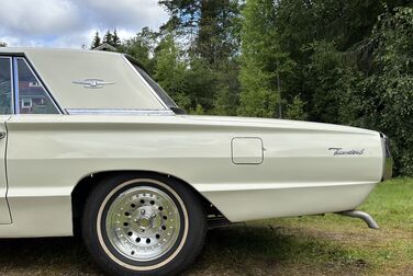 Exterior image of 1965 Ford Thunderbird Hardtop 6.4