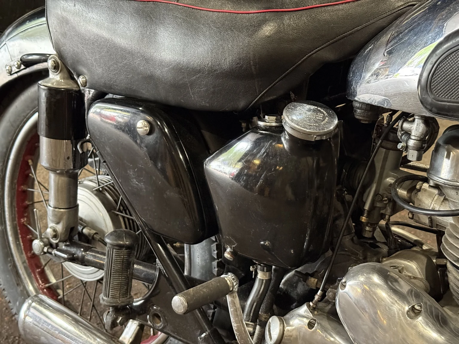 Exteriörbild på 1955 Matchless G 9 (27)