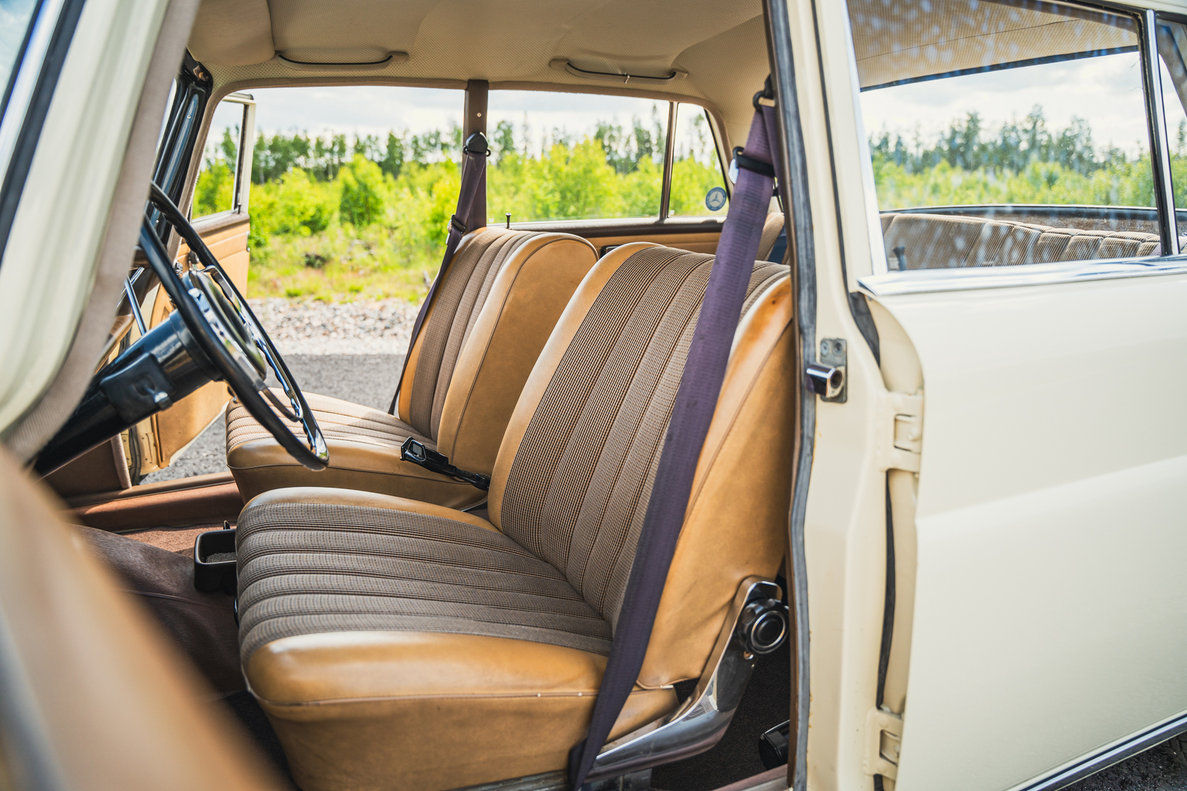 Interior image of 1966 Mercedes-Benz 200 D "Heckflosse"