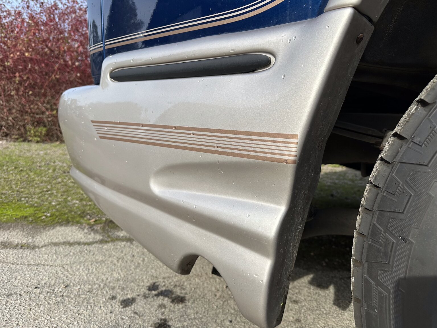 Exteriörbild på 2000 GMC Savana G1500 Conversion Van