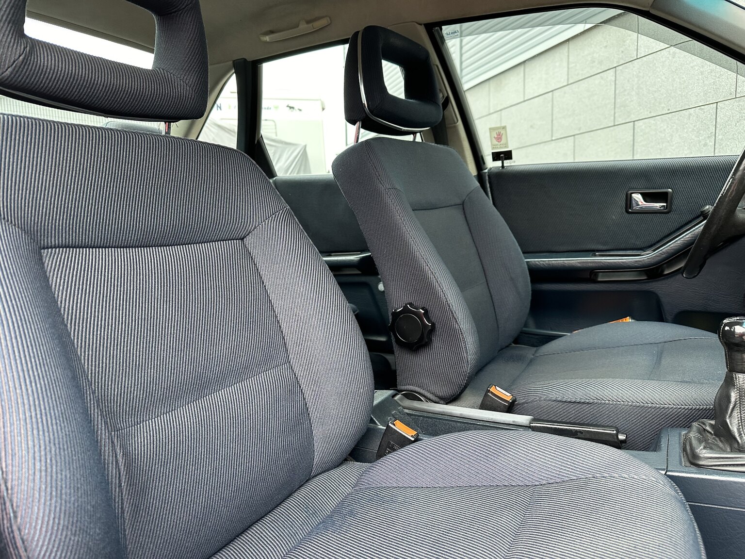 Interior image of 1988 Audi 80 (33)