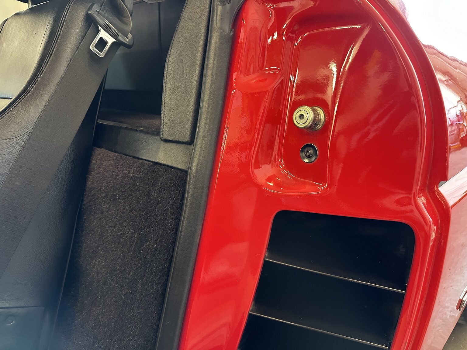 Interior image of 1990 Ferrari 348 (9)