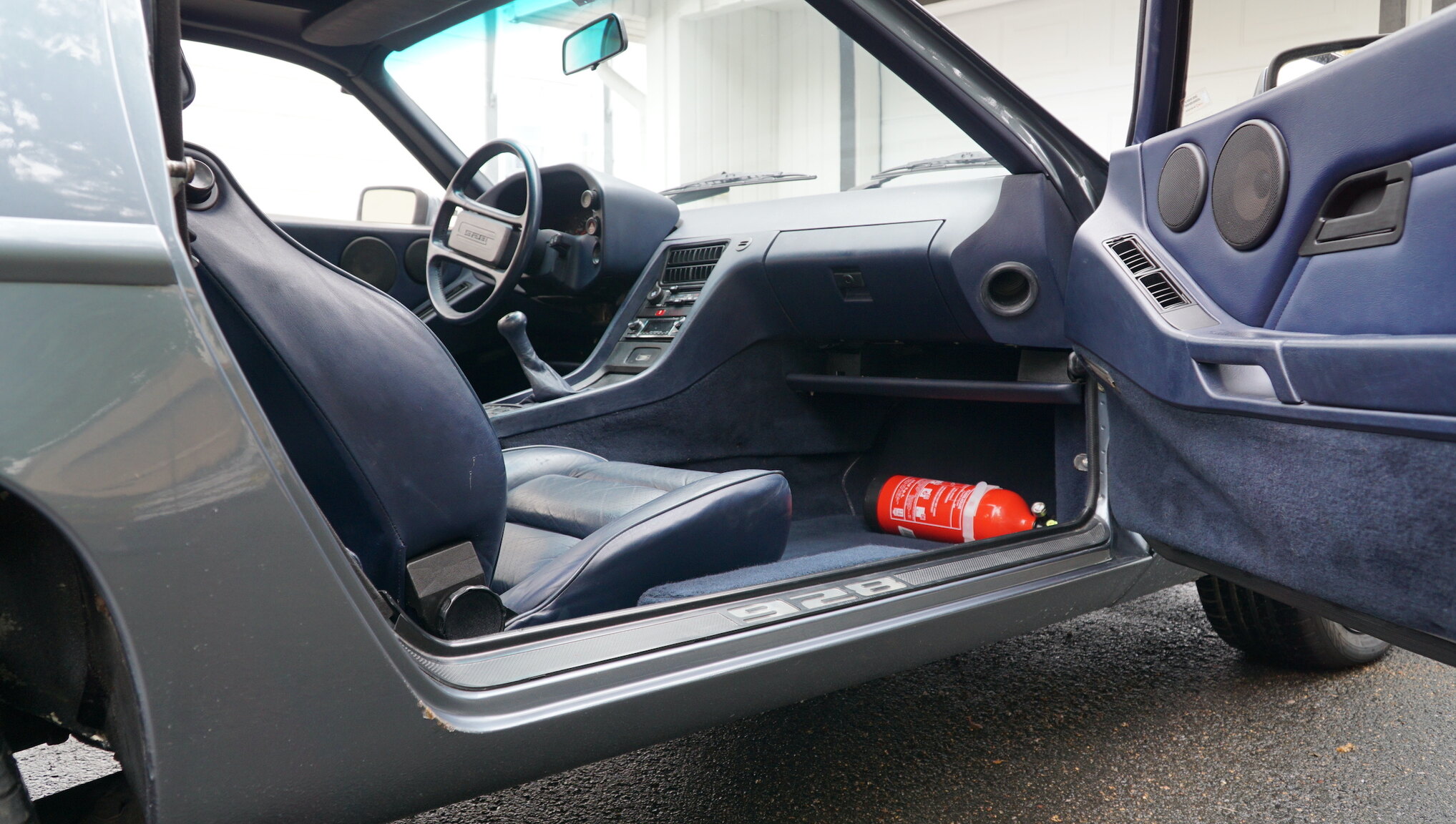 Exterior image of 1983 Porsche 928S (35)