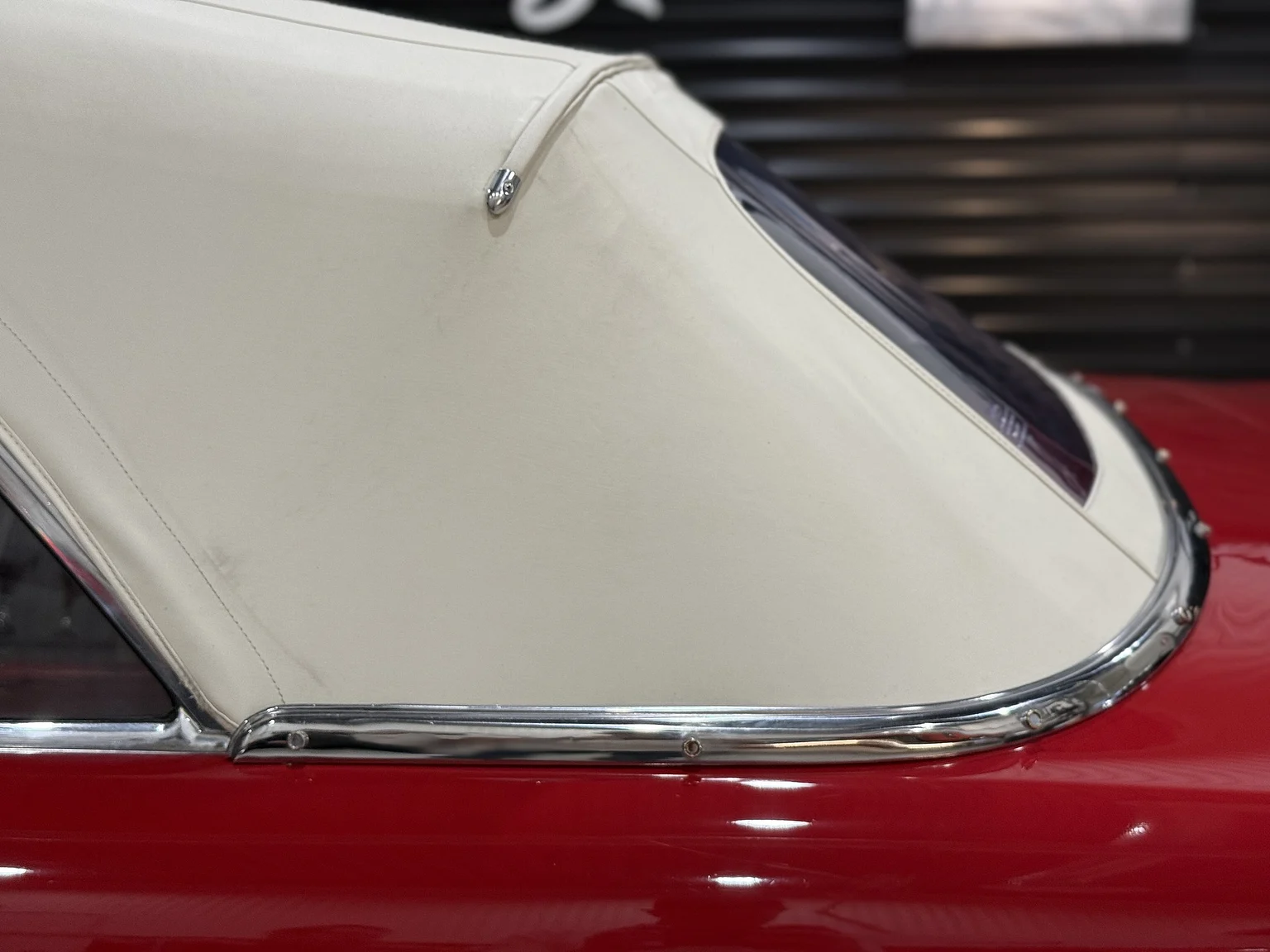 Aussenfoto 1956 Ford Fairlane Sunliner V8 5.1 (63)