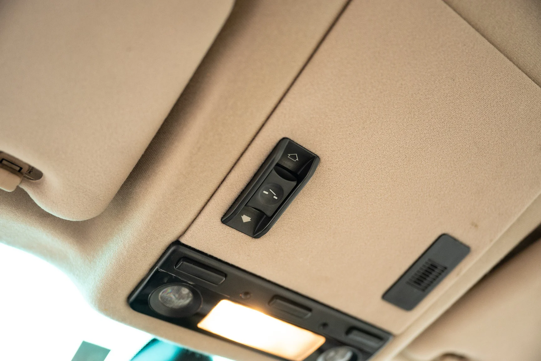 Interior image of 1996 BMW 740 iA - NO RESERVE (10)