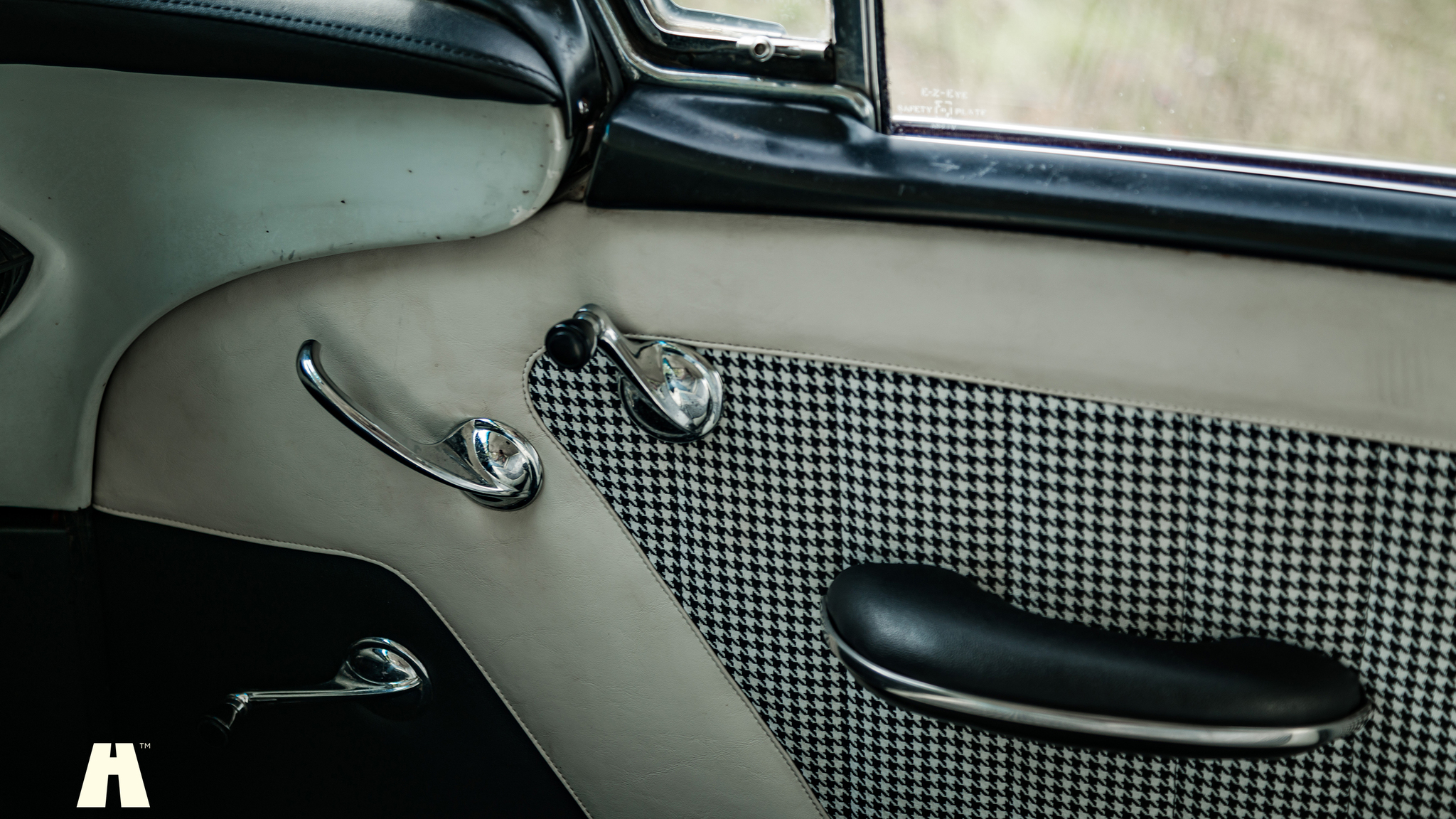 Interior image of 1957 Buick Special Riviera (Model 46R) V8 (6)