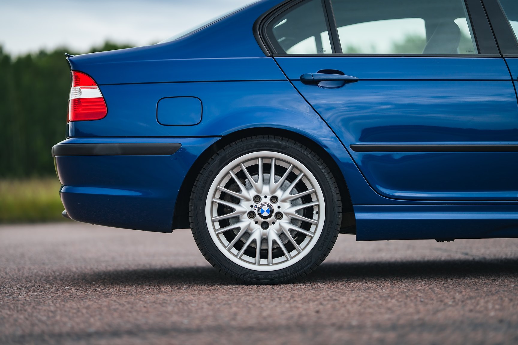 Exterior image of 2003 BMW 330i