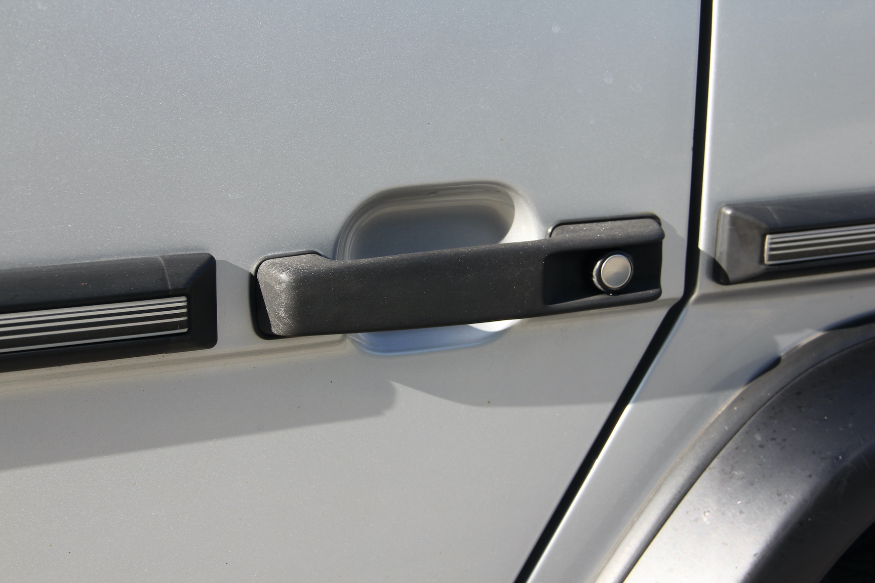 Exterior image of 2002 Mercedes-Benz G 500 (35)