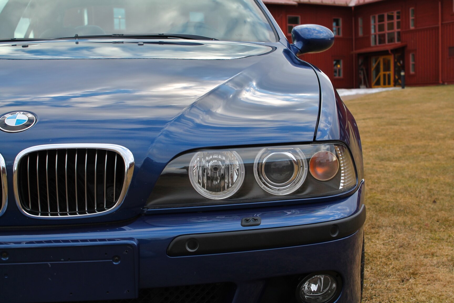 Exteriörbild på 2003 BMW M5