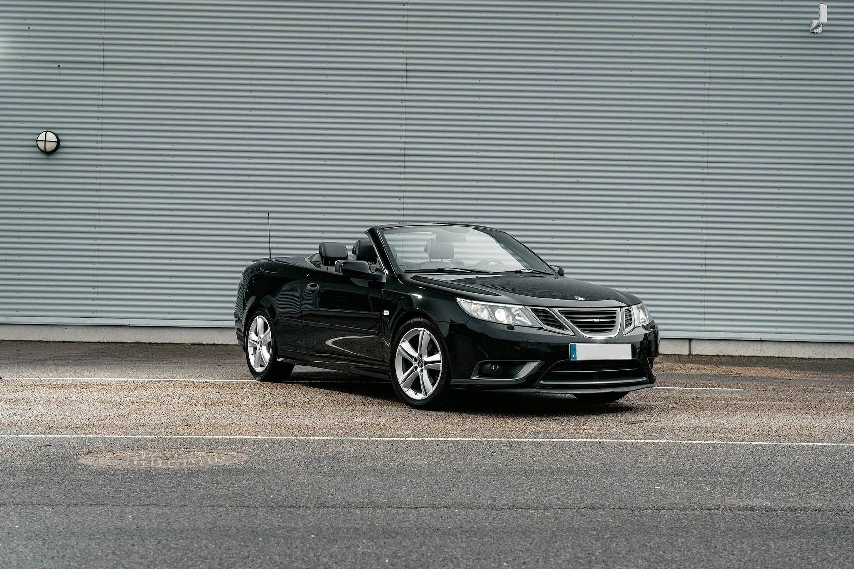 Exterior image of 2004 SAAB 9-3 Aero 2.0T Cabriolet (38)