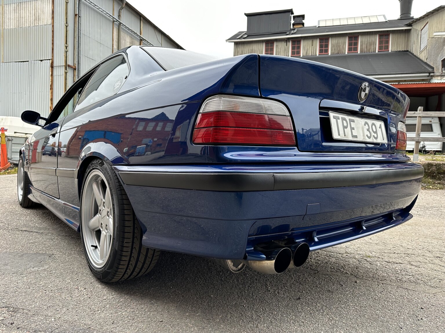Exteriörbild på 1996 BMW 328i Coupé E36 M-Sport