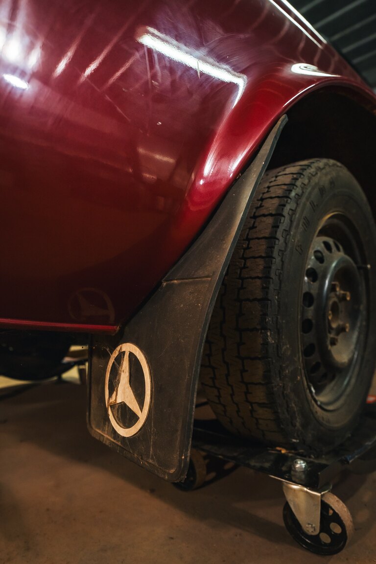 Exteriörbild på 1966 Mercedes-Benz 230 SL 