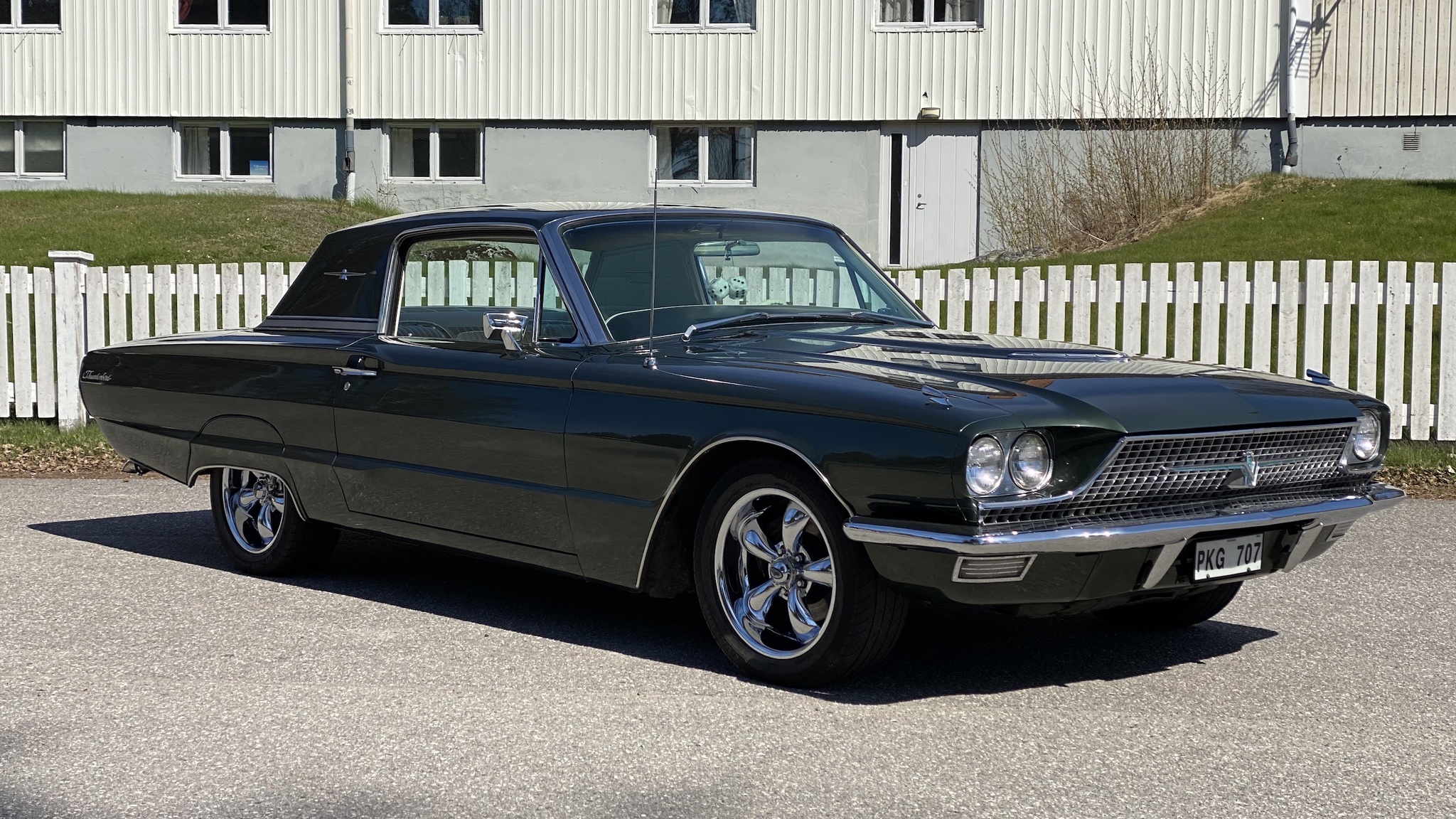 Exteriörbild på 1966 Ford Thunderbird Town Hardtop 6.4
