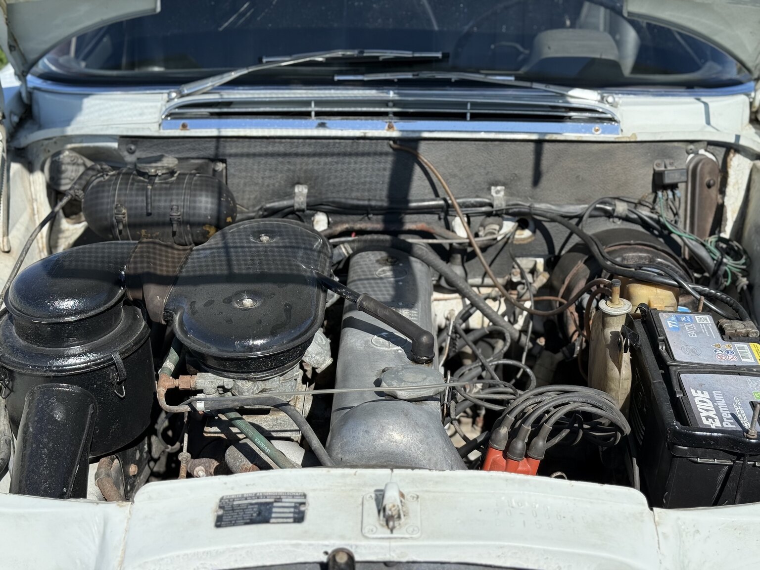 Image of 1967 Mercedes-Benz 230 Safari mechanics