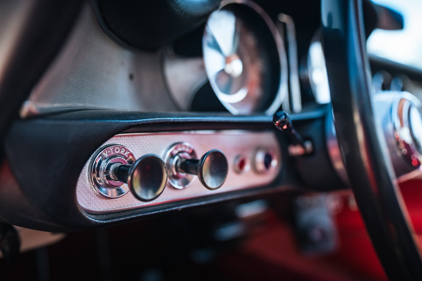 Interior image of 1963 Volvo 1800 S (19)