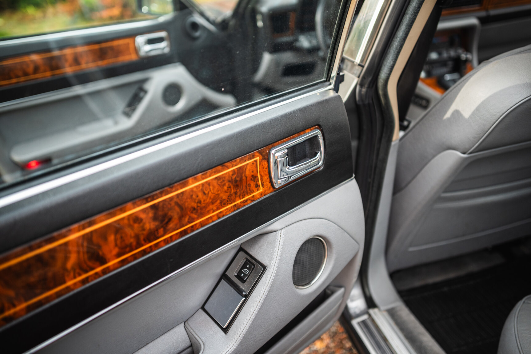 Interior image of 1988 Jaguar XJ Sovereign