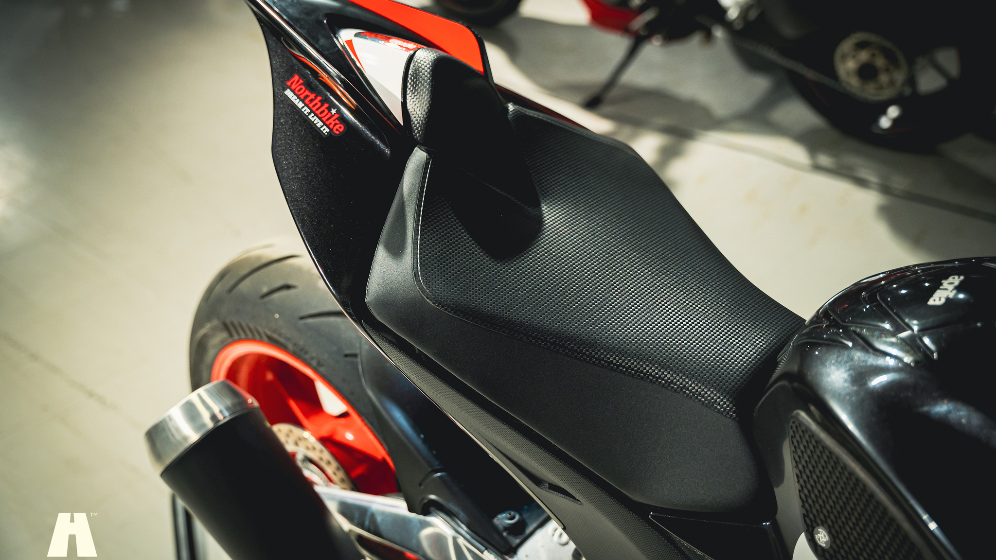 Exterior image of 2016 Aprilia Tuono V4 Factory