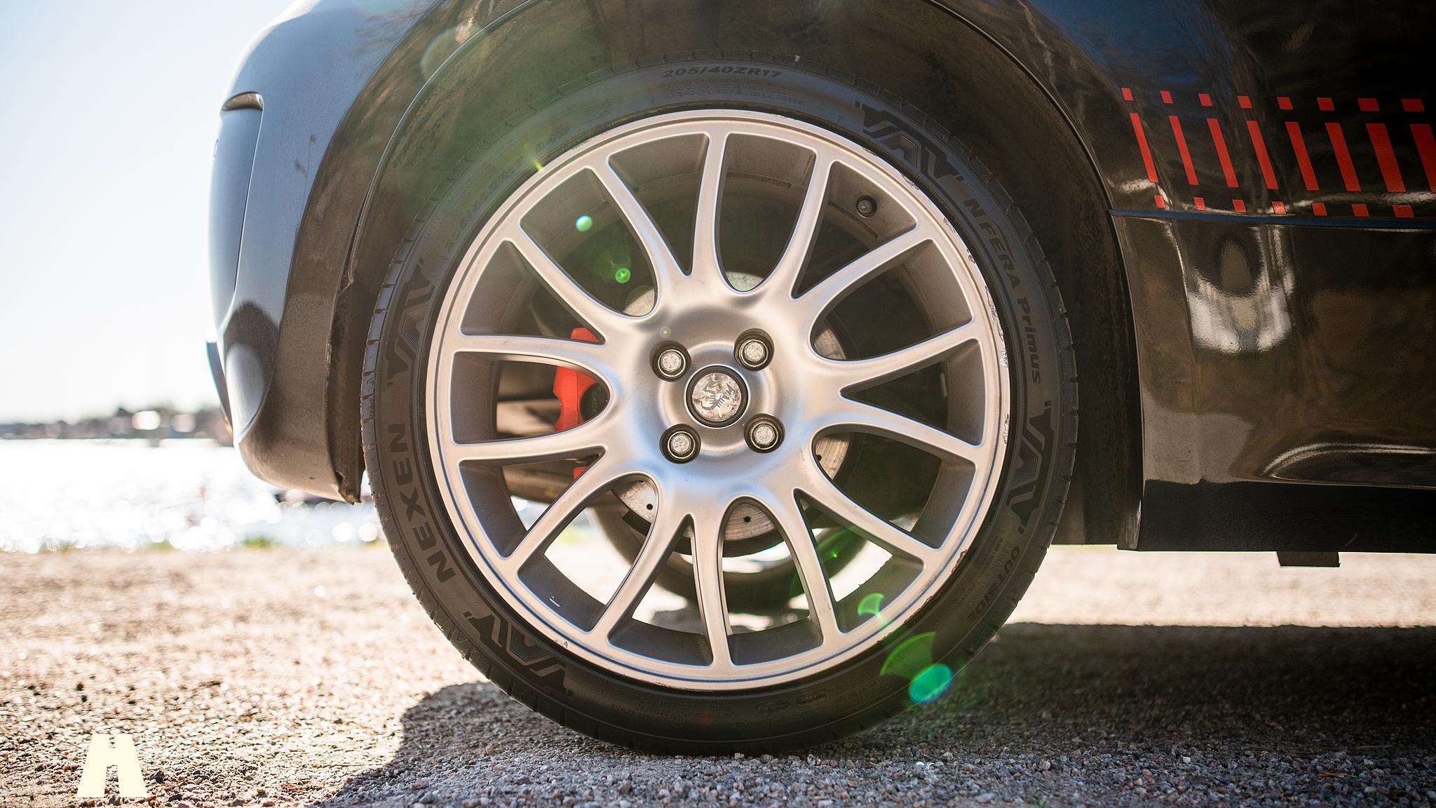 Exteriörbild på 2016 Abarth 595 Competizione (53)