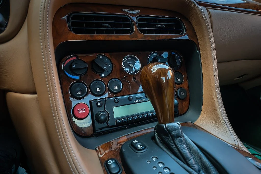 Bild von 2003 Aston Martin DB7 (17)