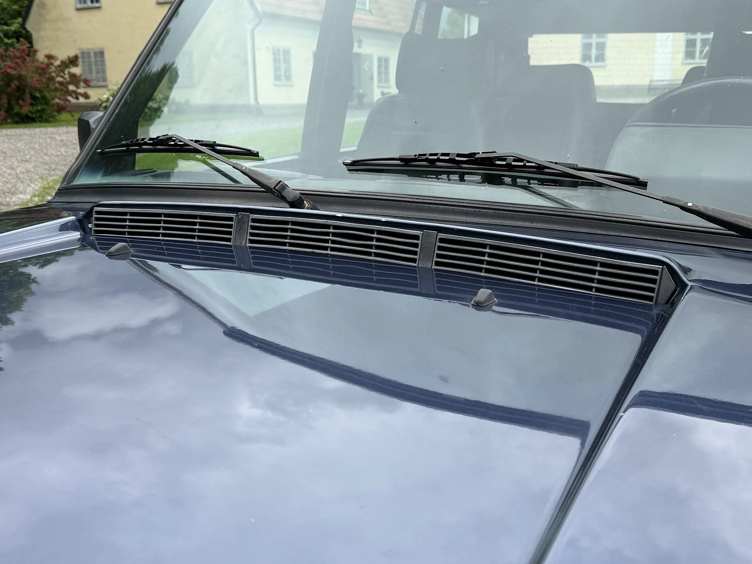 Exterior image of 1990 Range Rover Vogue SE 3.9 (53)