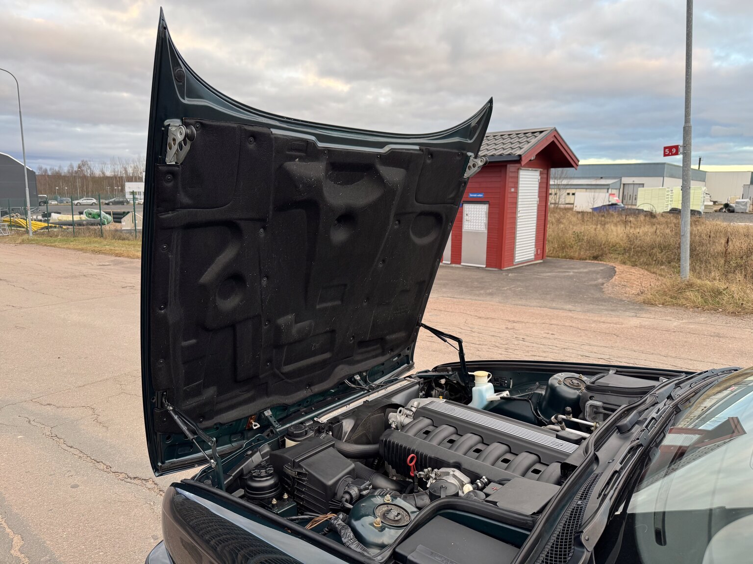 Image of 1996 BMW 520i Touring mechanics