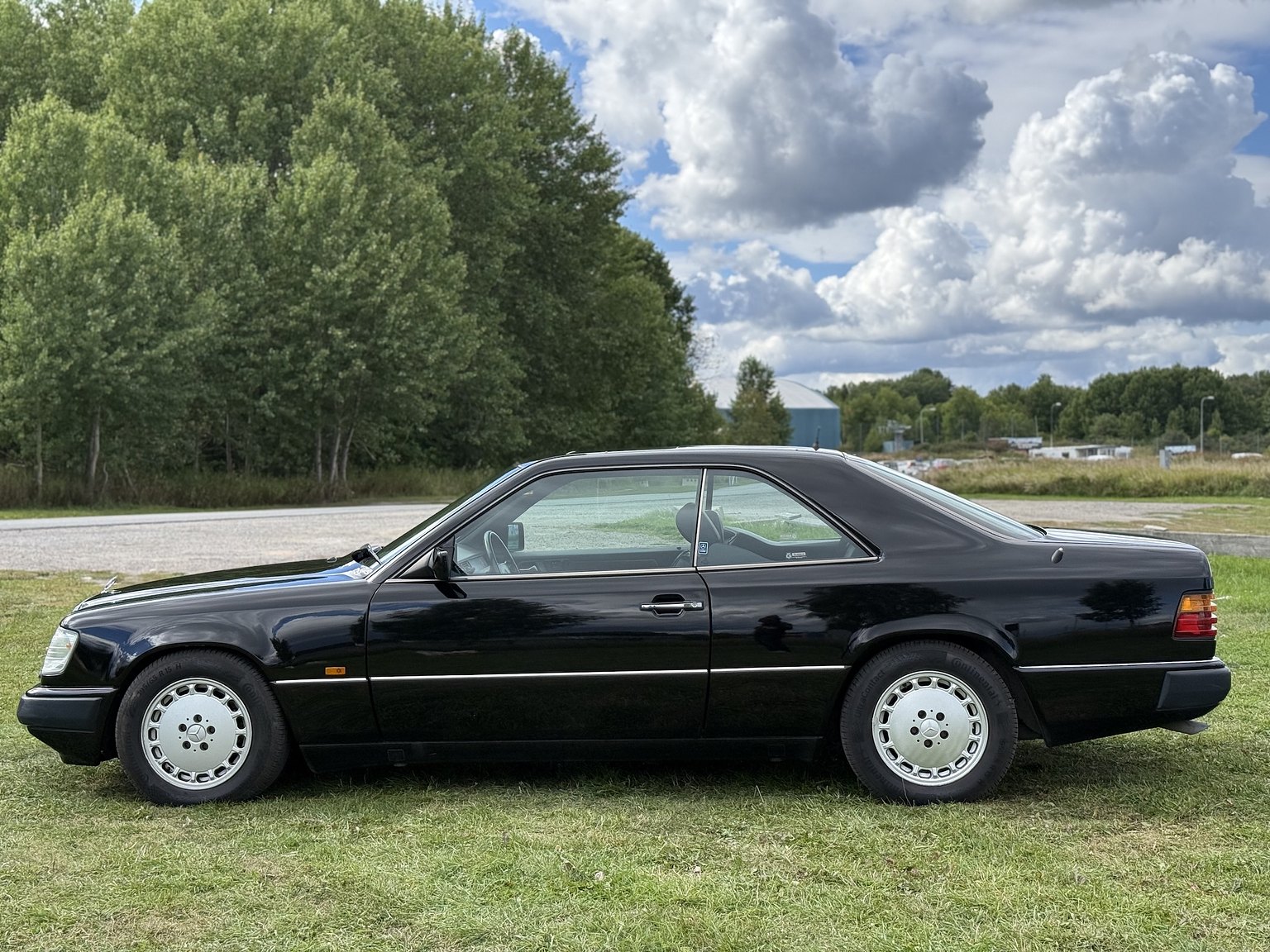 Exterior image of 1990 Mercedes-Benz 300CE-24