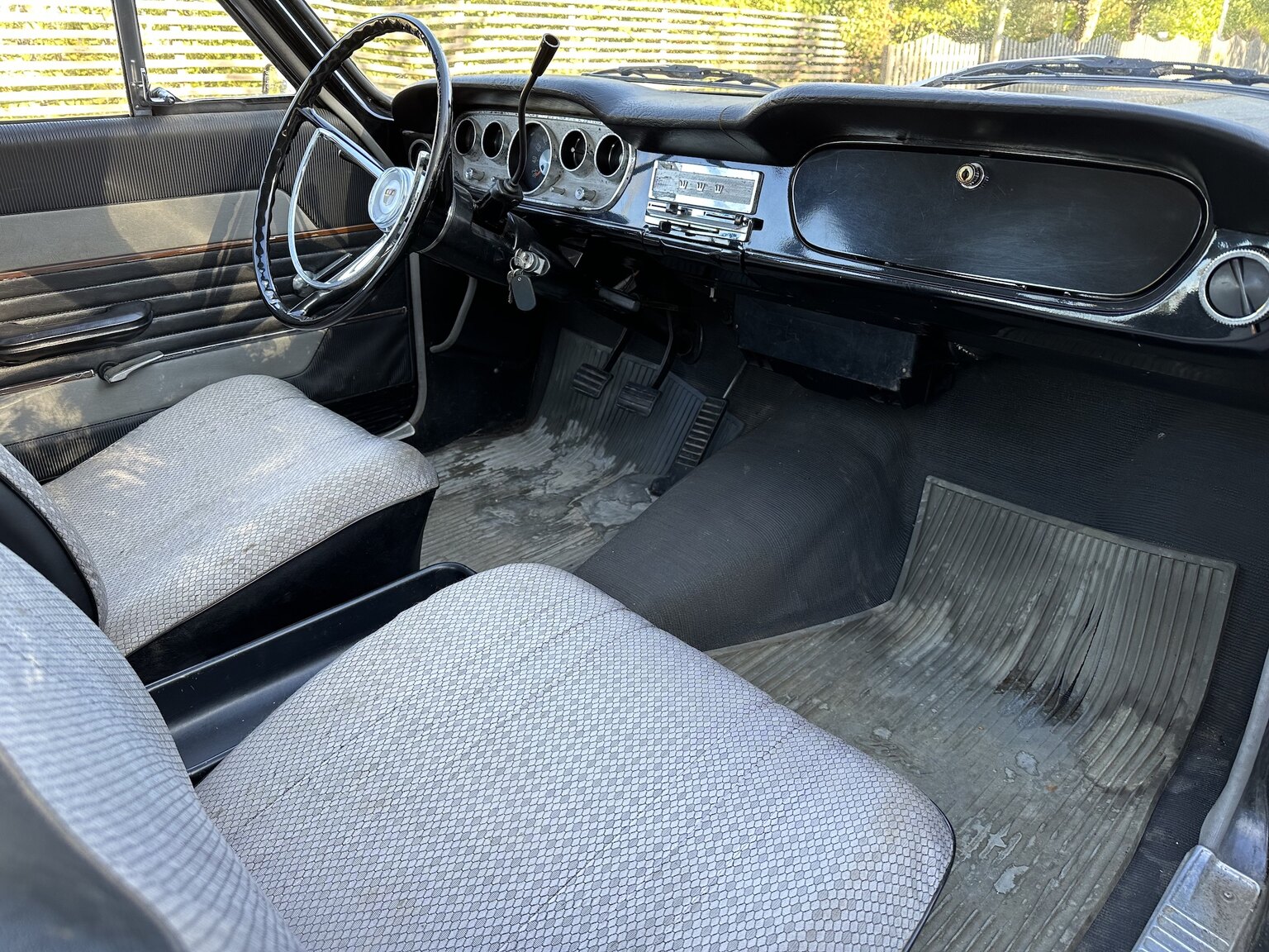 Innenraumfoto von 1965 Ford Taunus 17M (29)