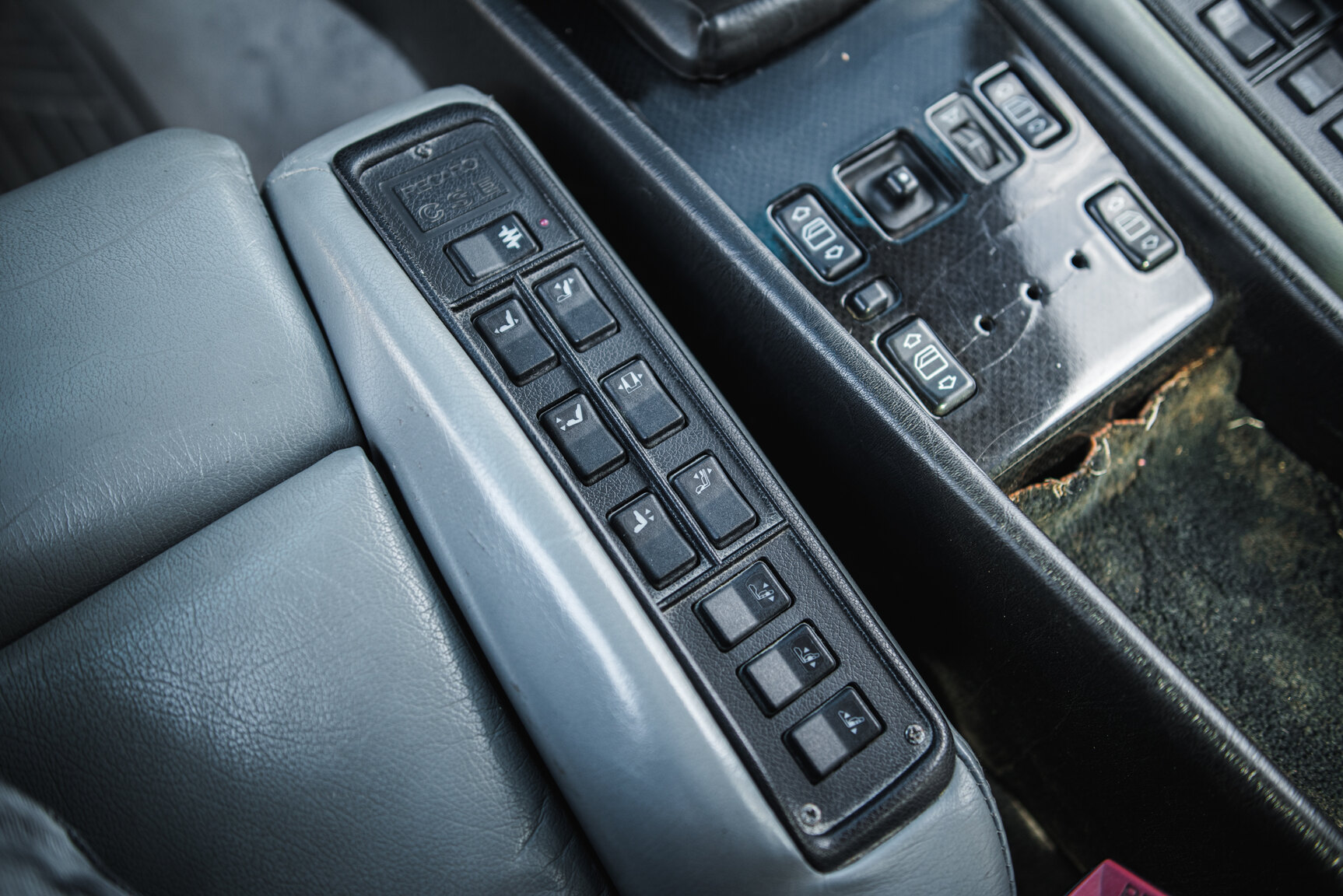 Interior image of 1989 Mercedes-Benz 300 CE Koenig Specials