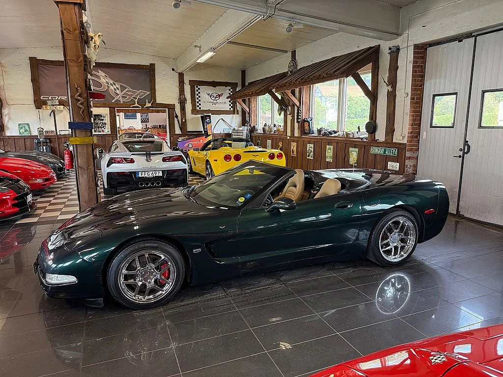 Image of 2001 Chevrolet Corvette (1)