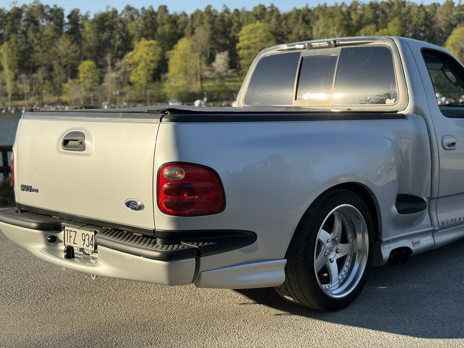 Aussenfoto 2002 Ford F 150 Lightning / Kenne Bell (37)