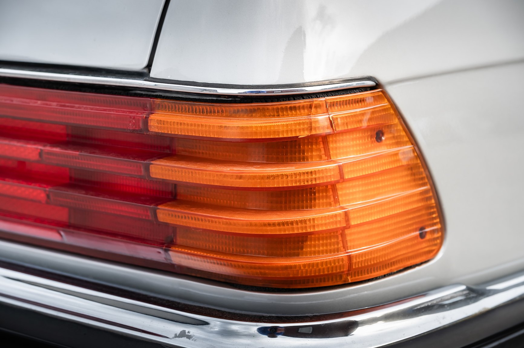 Exteriörbild på 1975 Mercedes-Benz 280 SE 