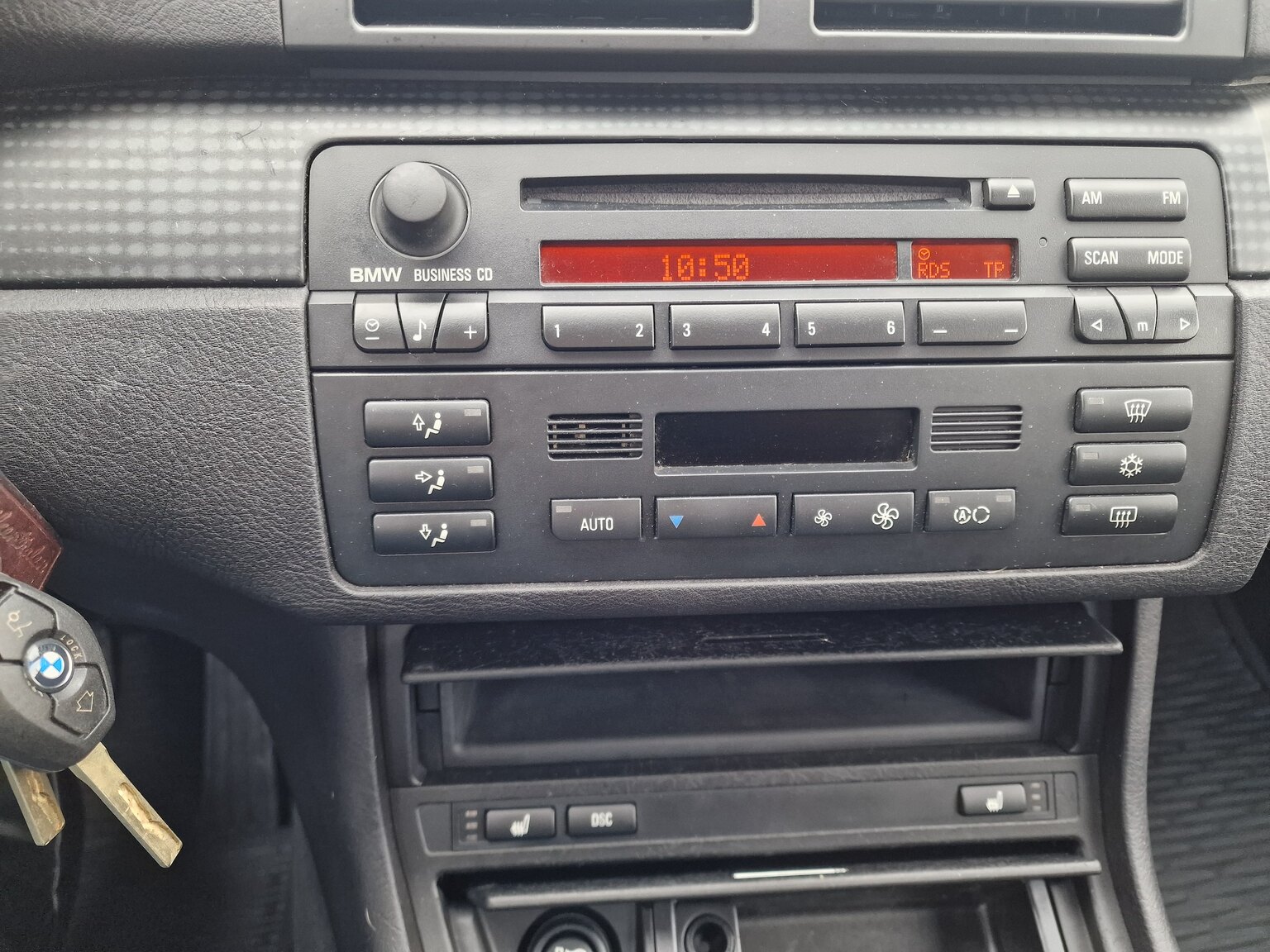 Interior image of 2002 BMW 320Ci