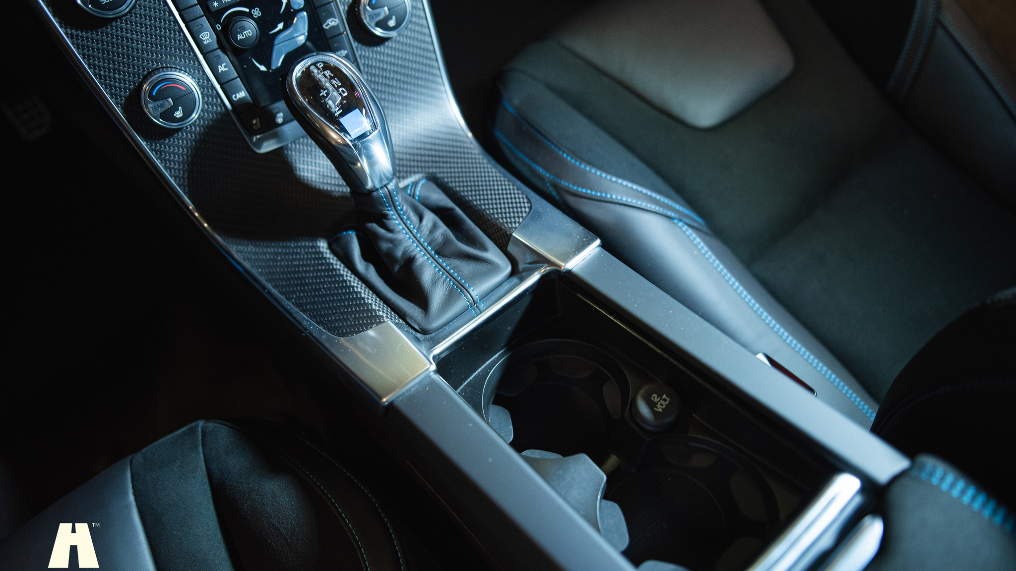 Innenraumfoto von 2017 Volvo V60 Polestar T6