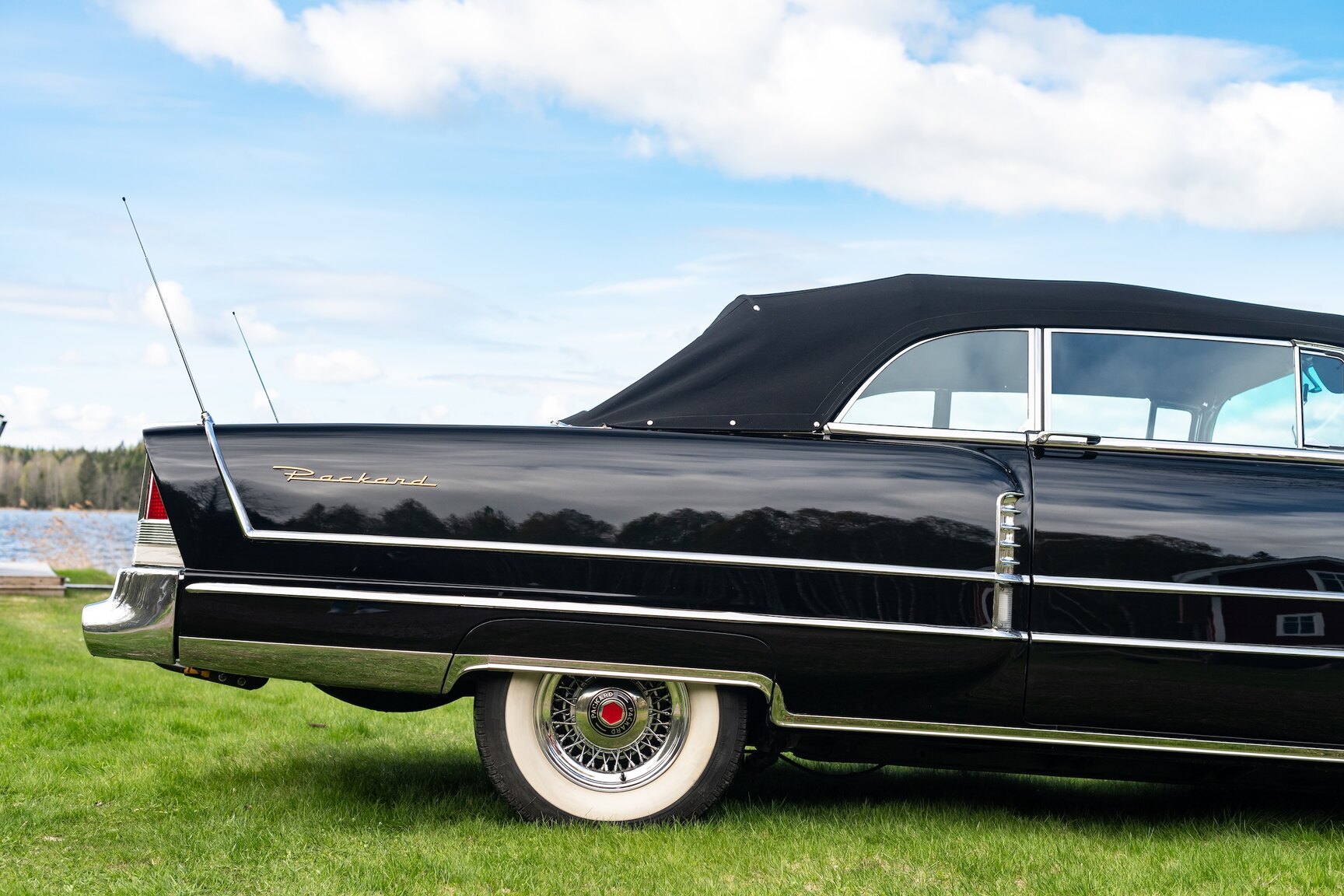 Exterior image of 1955 Packard Caribbean Cabriolet  (24)