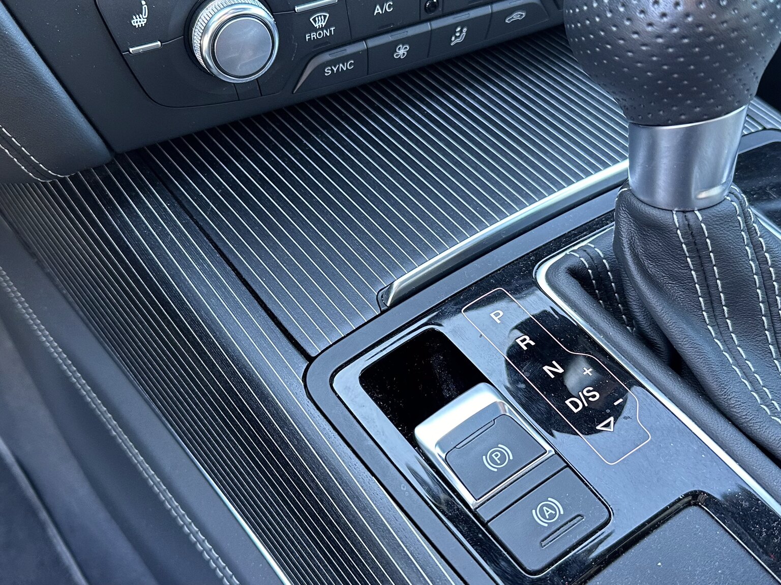 Interiörbild 2015 Audi RS7 (13)