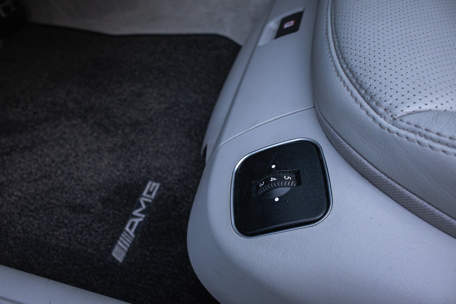 Interior image of 2002 Mercedes-Benz SL 500