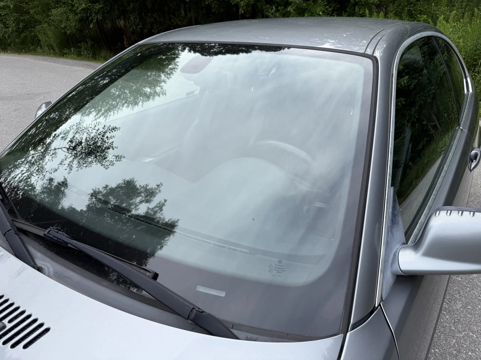 Exterior image of 2005 BMW 320Ci (24)