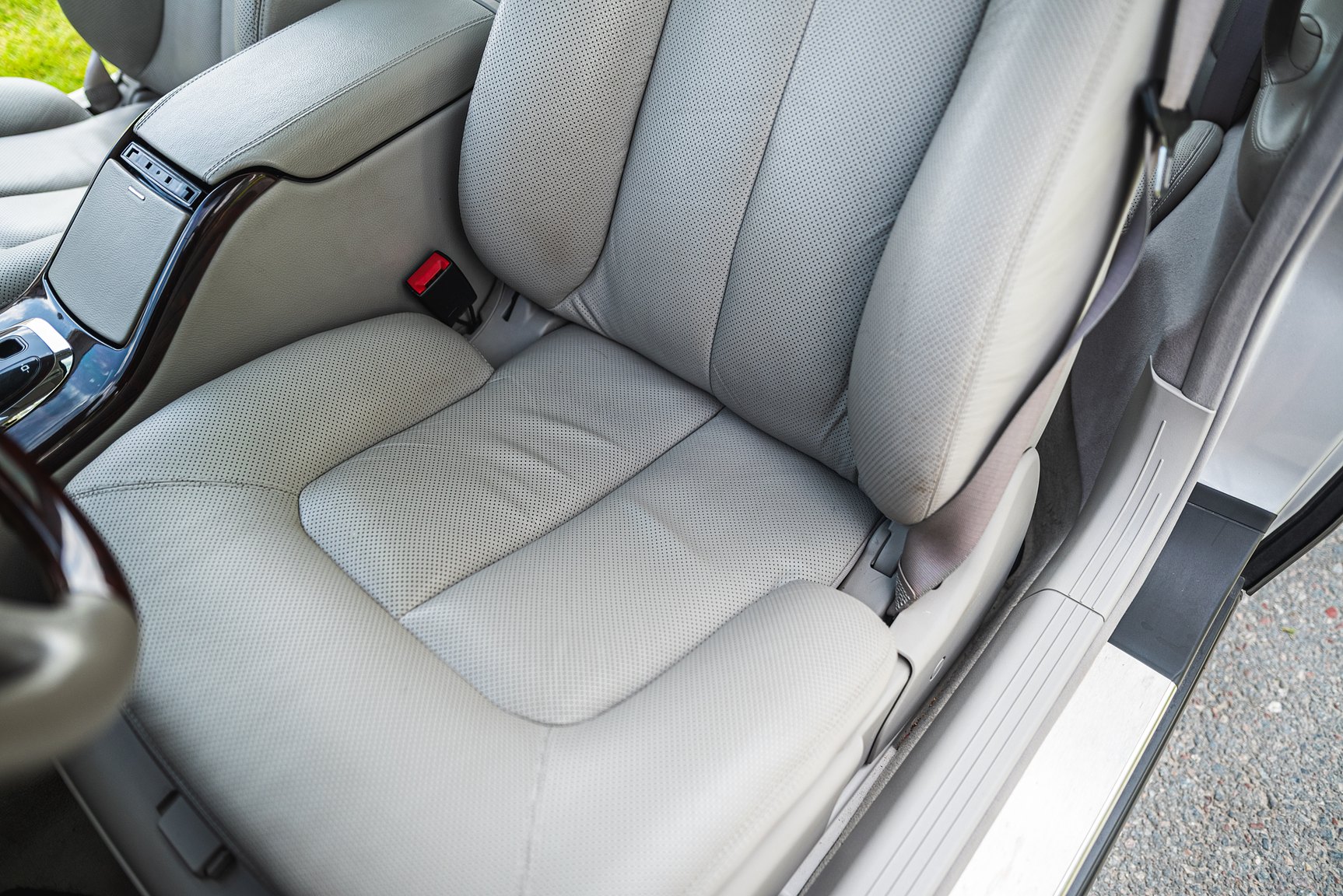 Interior image of 2000 Mercedes-Benz CL 500