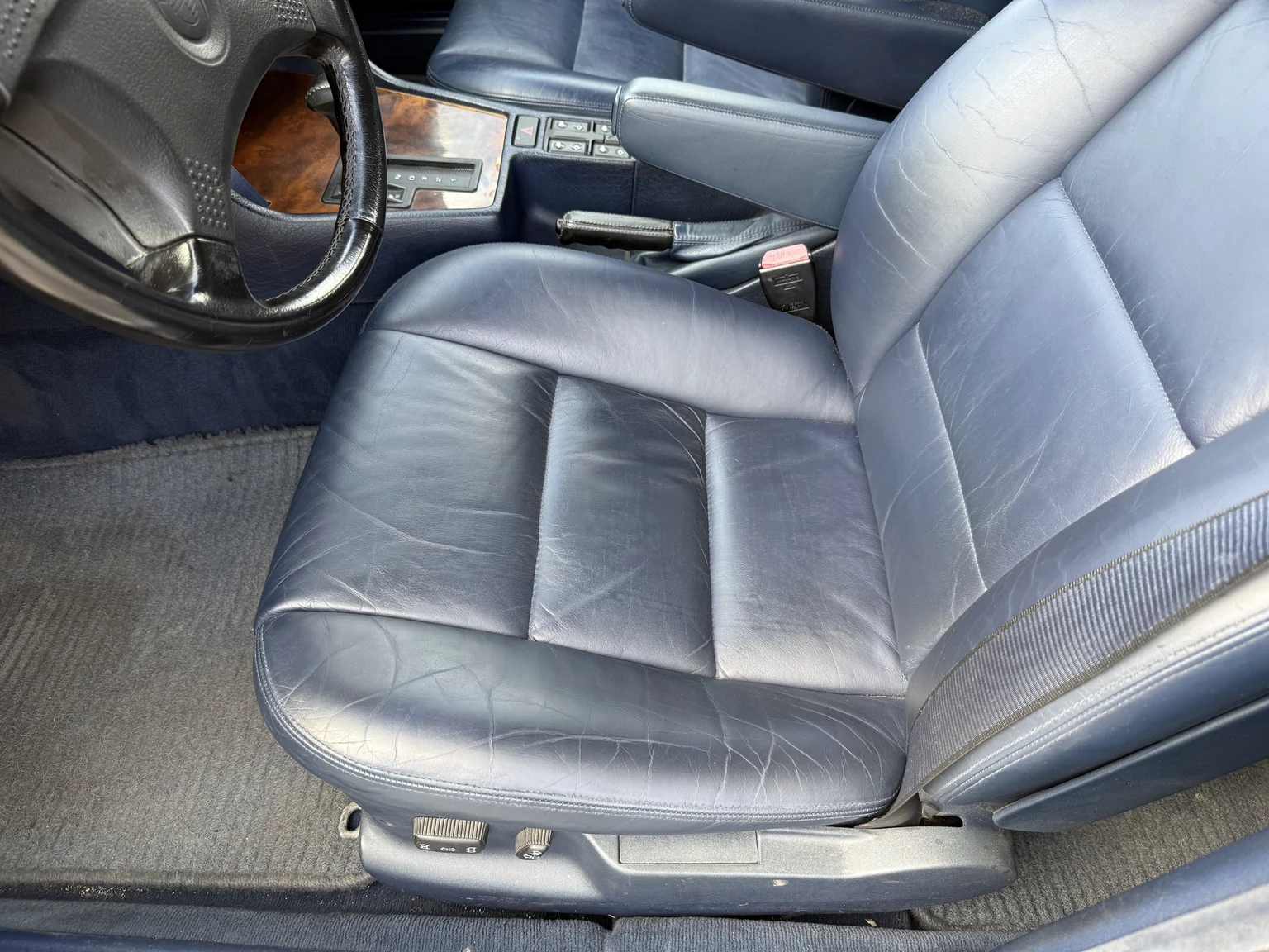Innenraumfoto von 1990 BMW 750i (18)