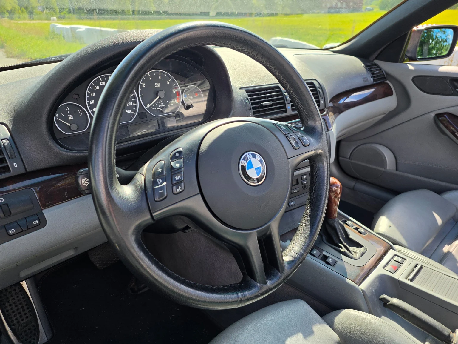 Interior image of 2002 BMW 330Ci Convertible (15)