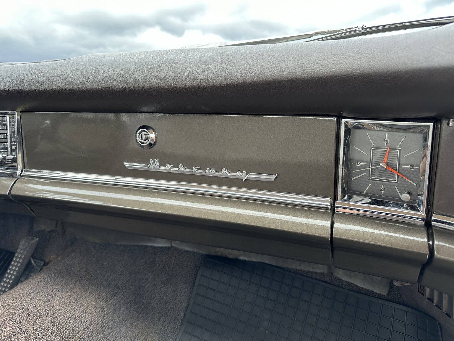 Interior image of 1959 Mercury Monterey 4-door Hardtop Cruiser