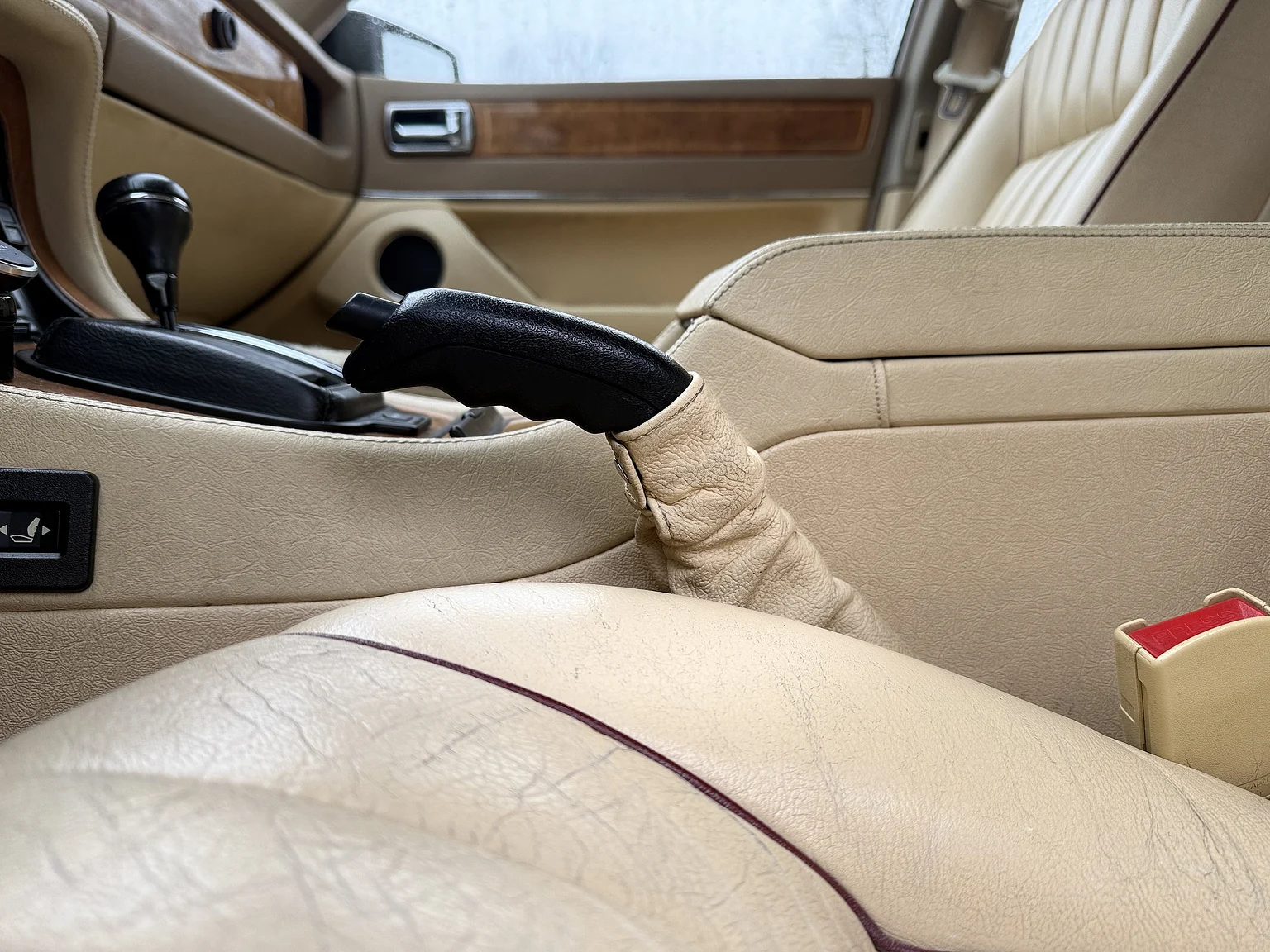 Innenraumfoto von 1991 Jaguar XJ40 Sovereign (15)