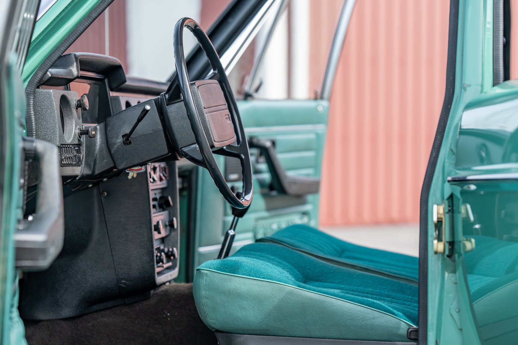 Interior image of 1973 Volvo 144 (5)