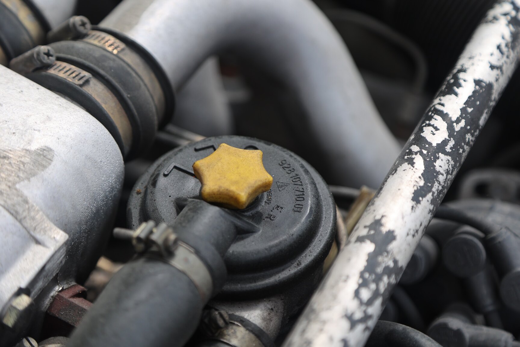 Image of 1981 Porsche 928 S mechanics